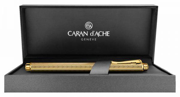 Шариковая ручка CARANDACHE Ecridor Chevron gilded (898.208) латунь позолота